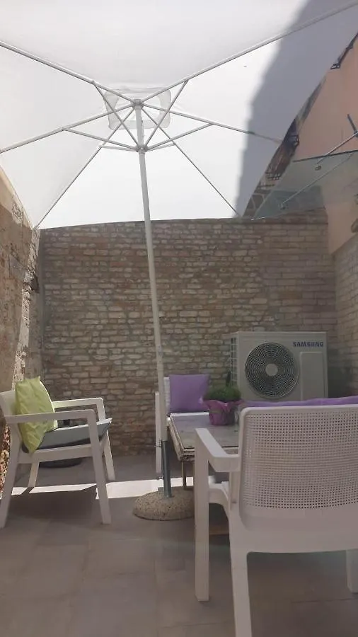 Venice Apartment With Private Courtyard