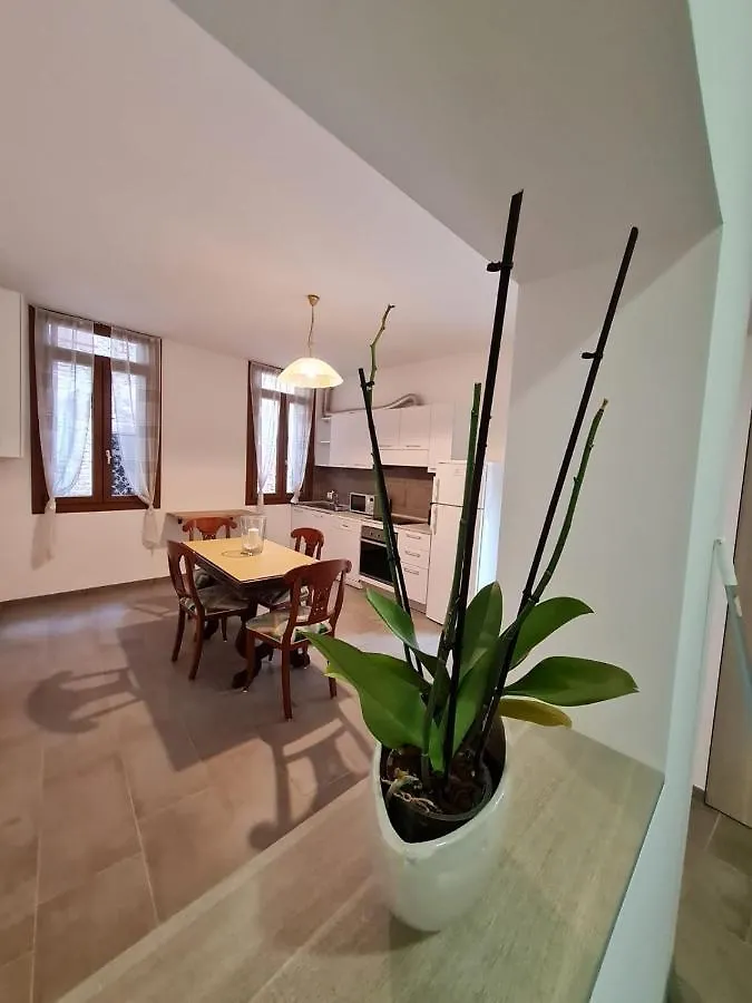 Venice Apartment With Private Courtyard